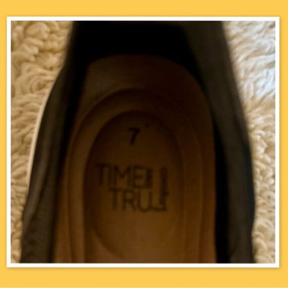 Time And Tru Women’s Slip On’s - Picture 3 of 3